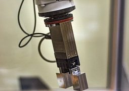 В ЮФУ запустили промышленного робота-манипулятора